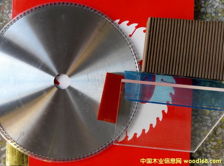 ���Ӿ���Ӳ�|(zh��)�Ͻ��Ƭ���M(j��n)�ڴ��ҁ������Ƭ