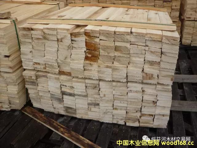 �c(di��n)���鿴�羳��ُ(g��u)�����_˹��ľ䏲�5000m3/�µ�Ԕ��(x��)�Y��